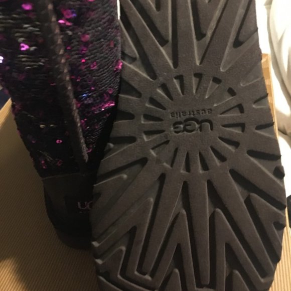 UGG AUSTRALIA WOMEN CLASSIC SHORT BOOTS SPARKLES - Picture 2 of 5